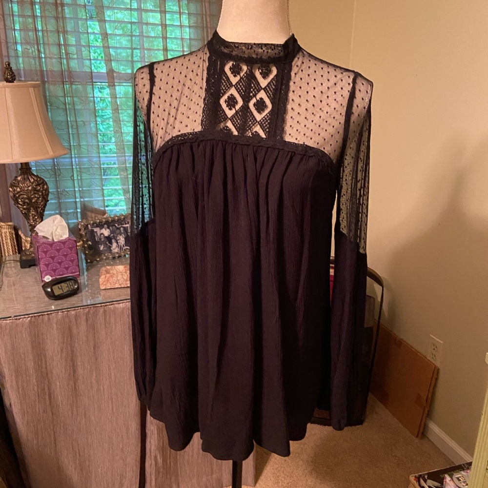 Black shirt with lace